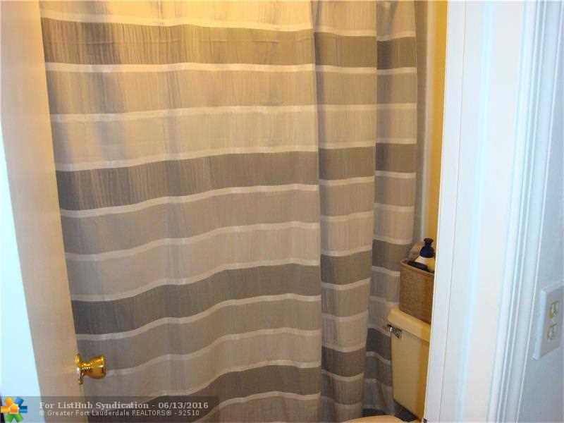 10167 Twin Lakes Dr N-23, Coral Springs, FL 33071