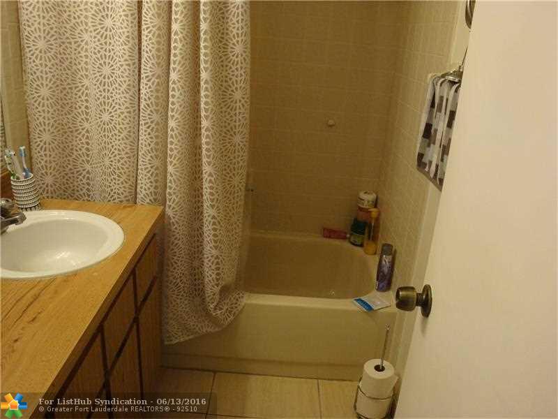 10167 Twin Lakes Dr N-23, Coral Springs, FL 33071