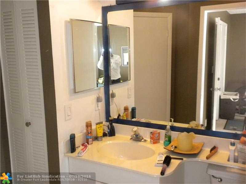 963 Coral Club Dr 963, Coral Springs, FL 33071