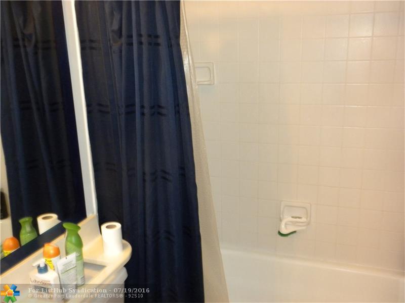 963 Coral Club Dr 963, Coral Springs, FL 33071