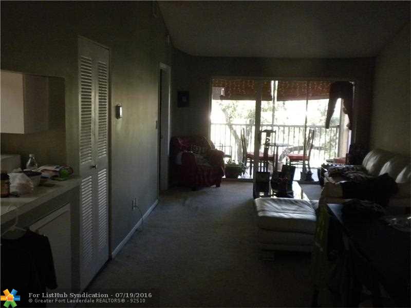 963 Coral Club Dr 963, Coral Springs, FL 33071