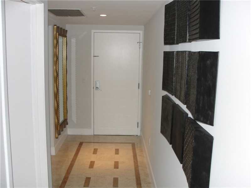 185 Southwest 7 ST, Miami, FL 33130