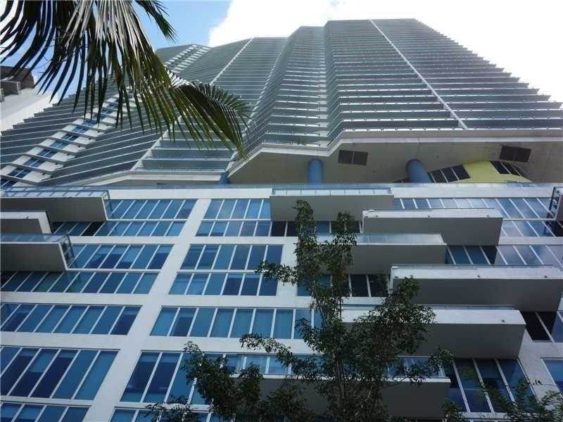185 Southwest 7 ST, Miami, FL 33130