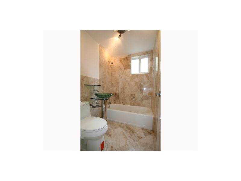 150 Southwest 10th St, Miami, FL 33130