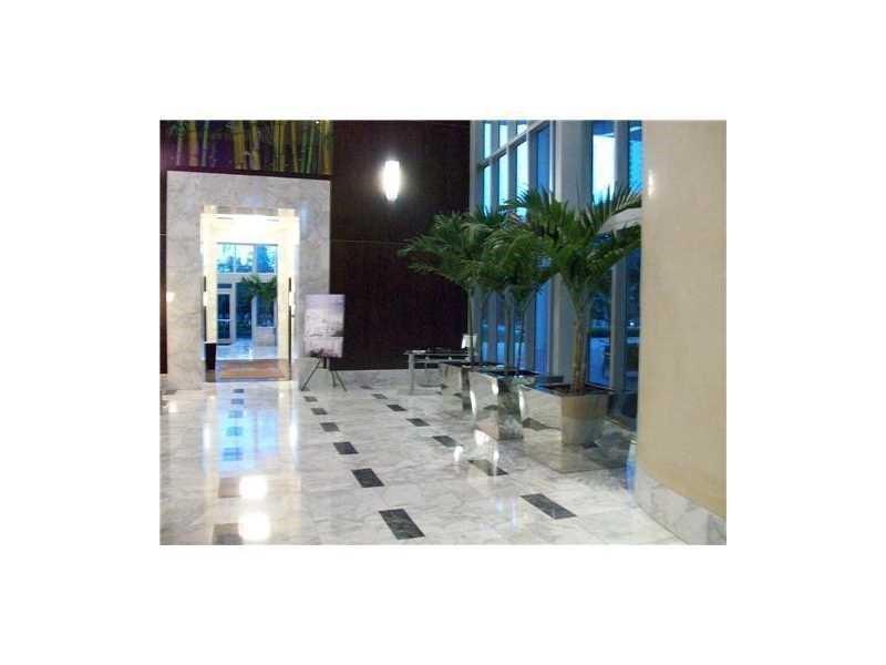185 Southwest 7 ST, Miami, FL 33130
