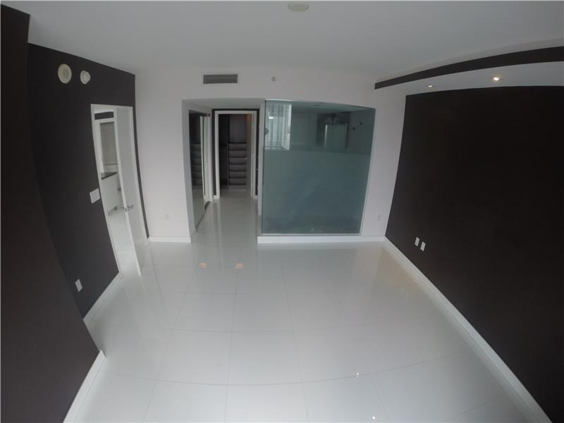 92 Southwest 3rd St, Miami, FL 33130