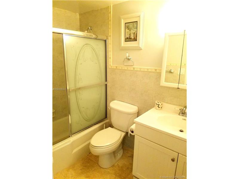 999Brickell Bay Dr, Miami, FL 33131
