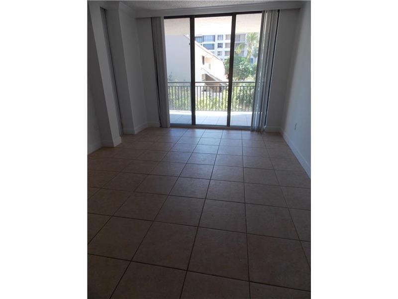 540Brickell Key Dr, Miami, FL 33131