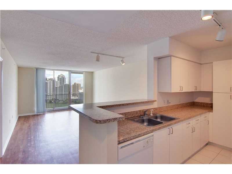 1111Brickell Bay Dr, Miami, FL 33131