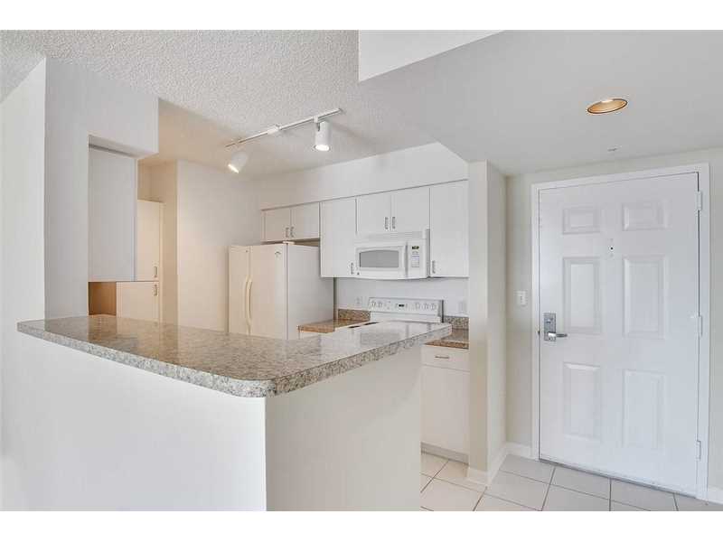 1111Brickell Bay Dr, Miami, FL 33131