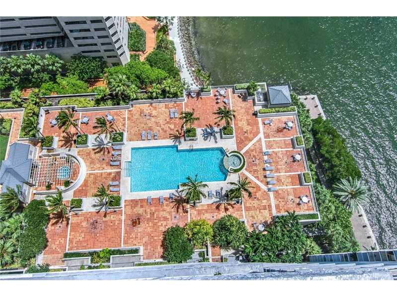 1111Brickell Bay Dr, Miami, FL 33131