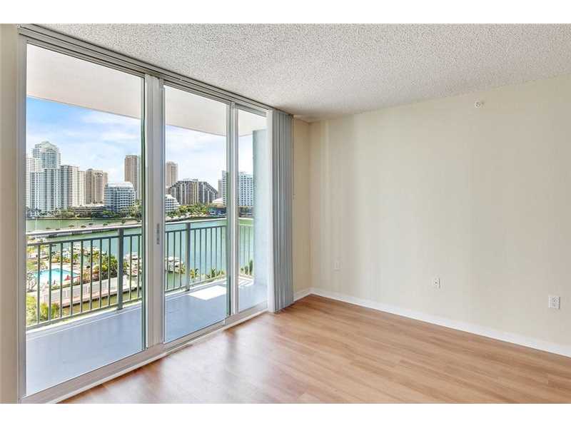 1111Brickell Bay Dr, Miami, FL 33131