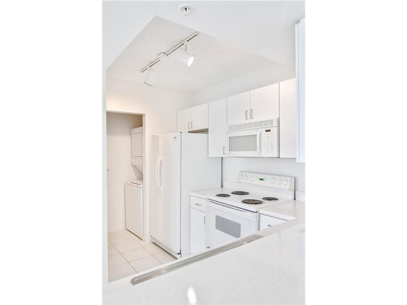 1111Brickell Bay Dr, Miami, FL 33131