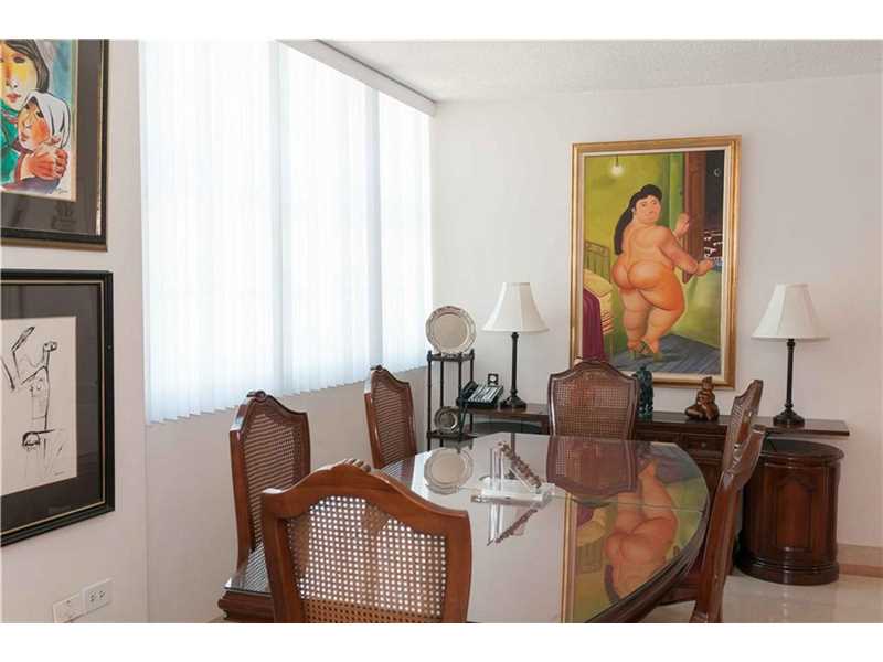 801Brickell Bay Dr, Miami, FL 33131