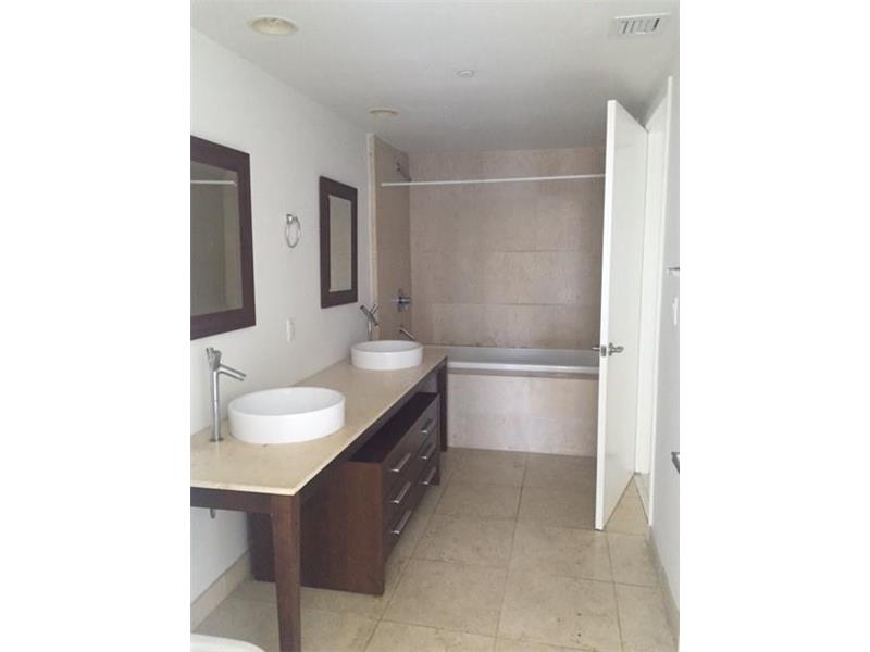 475BRICKELL AV, Miami, FL 33131