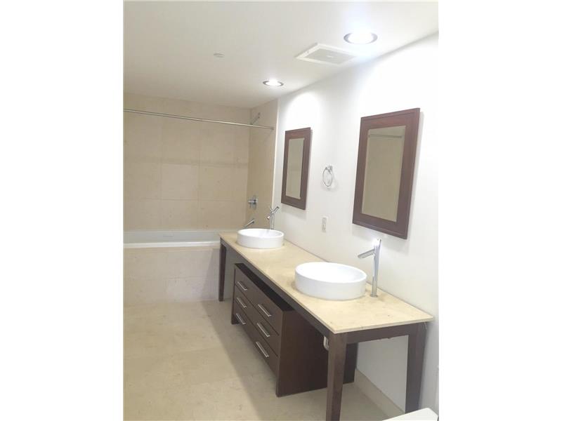 475Brickell Ave, Miami, FL 33131