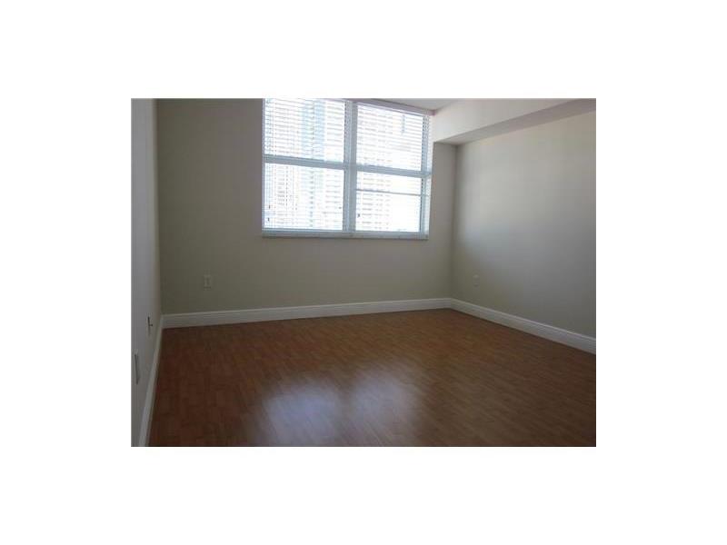 31 Southeast 5th St, Miami, FL 33131