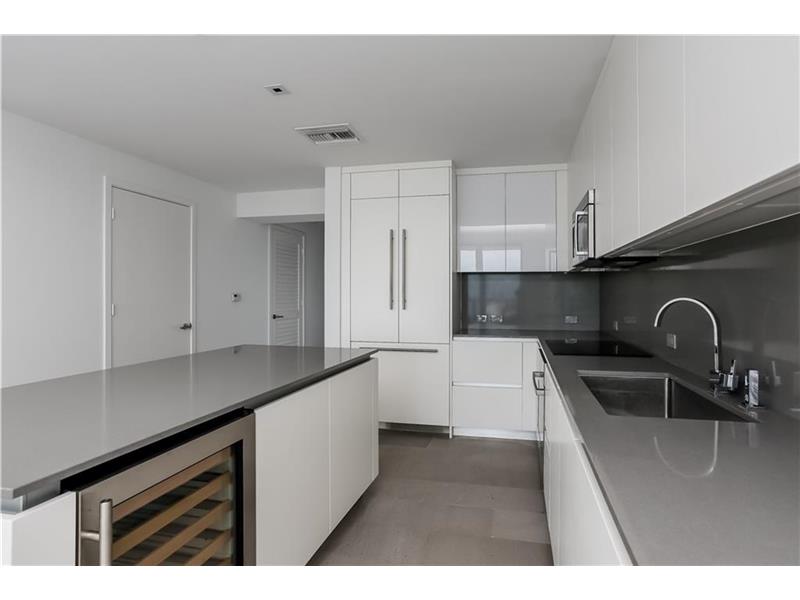 68 Southeast 6 ST, Miami, FL 33131