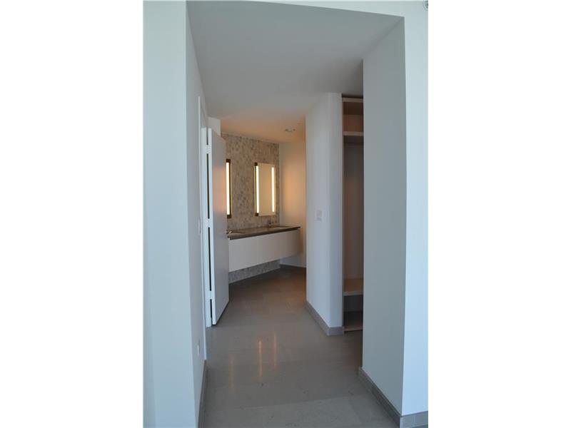 68 SE 6 ST 1912, Miami, FL 33131