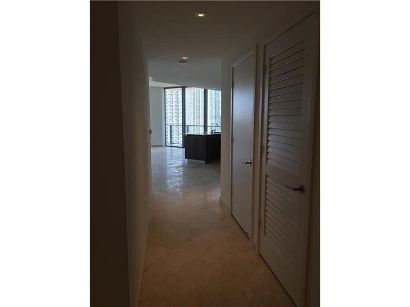 68 Southeast 6 ST, Miami, FL 33131