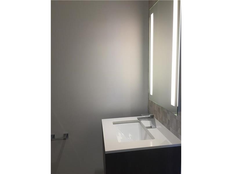 68 Southeast 6 ST, Miami, FL 33131