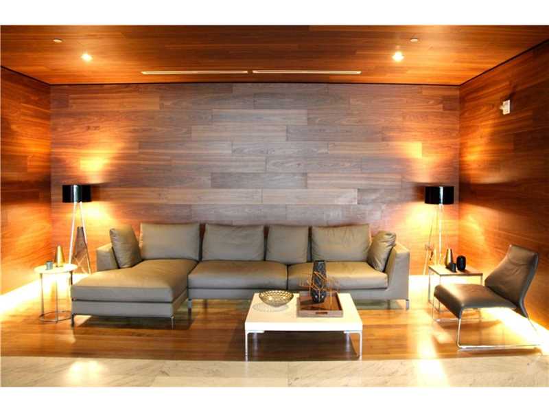 68 Southeast 6 ST, Miami, FL 33131