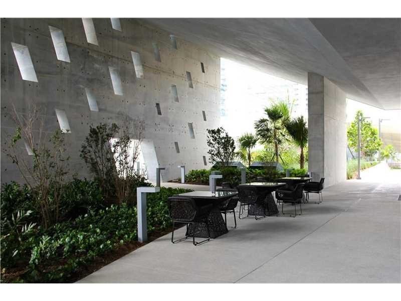 68 Southeast 6 ST, Miami, FL 33131