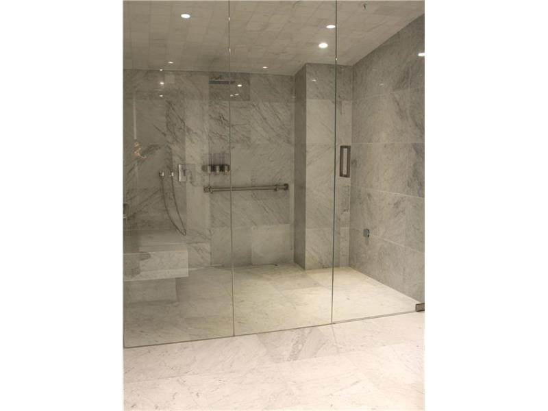 68 Southeast 6 ST, Miami, FL 33131