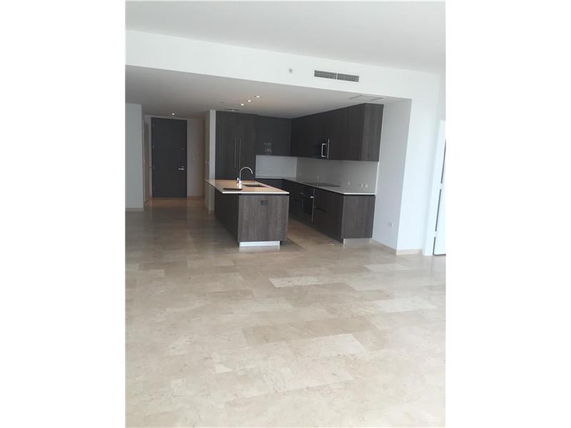 68 Southeast 6 ST, Miami, FL 33131