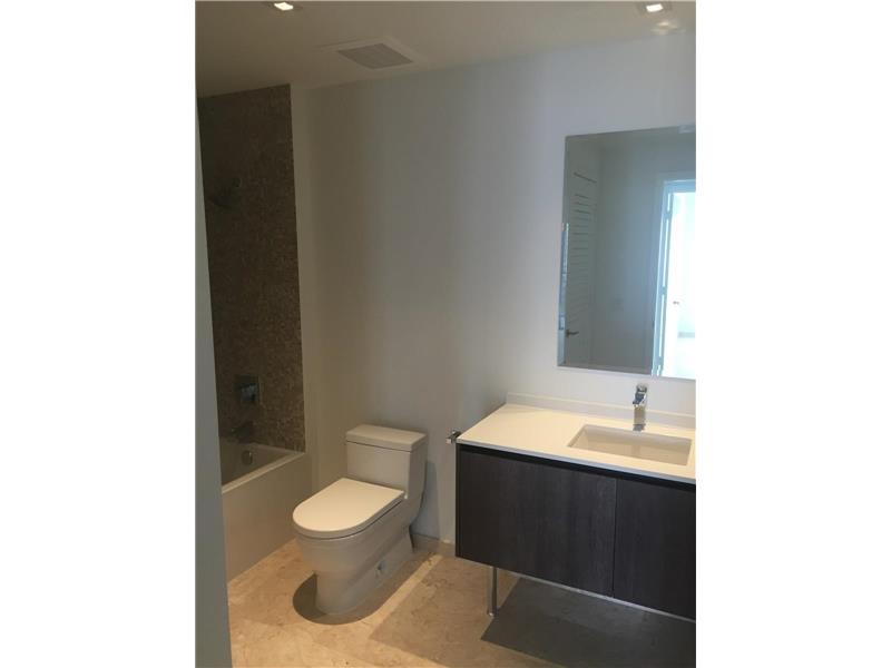 68 Southeast 6 ST, Miami, FL 33131