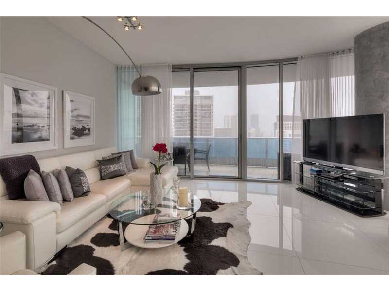 200BISCAYNE BLVD WAY, Miami, FL 33131