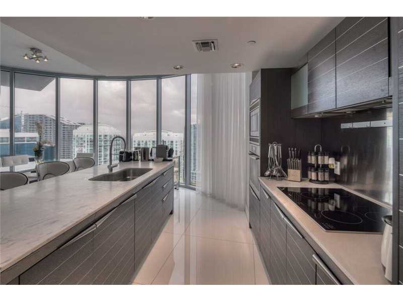 200BISCAYNE BLVD WAY, Miami, FL 33131