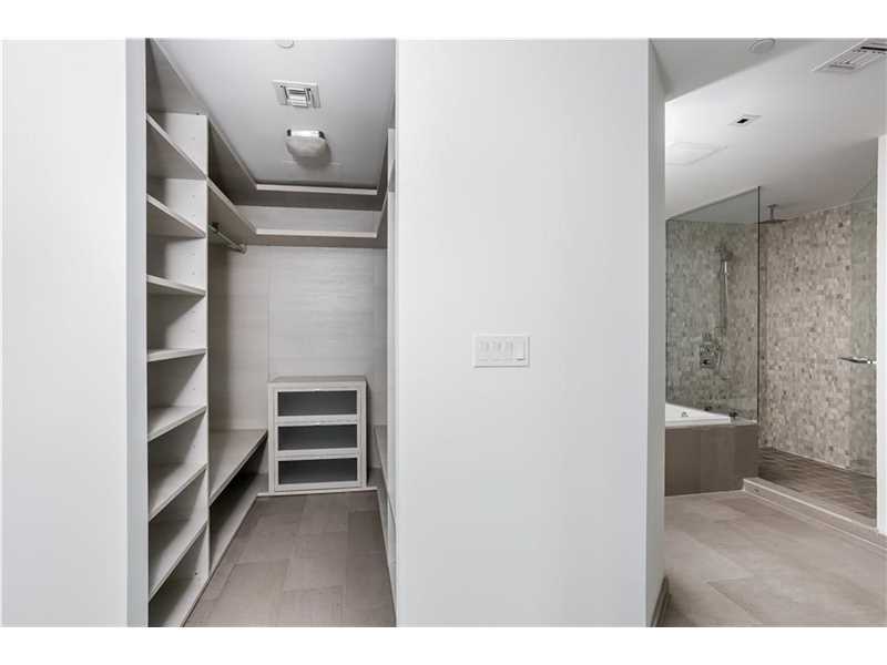 68 Southeast 6 ST, Miami, FL 33131