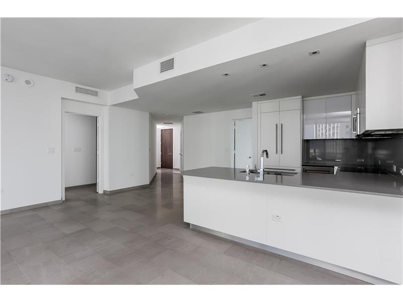 68 Southeast 6 ST, Miami, FL 33131