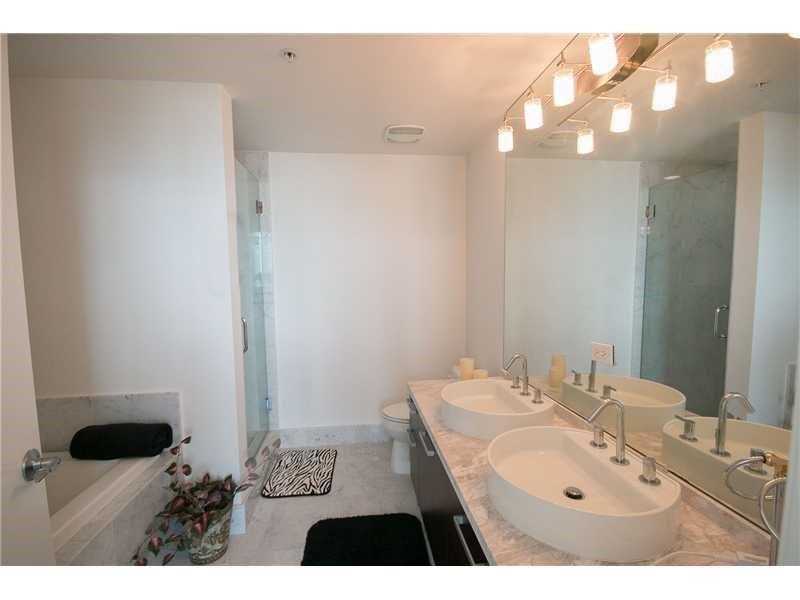 244Biscayne Blvd, Miami, FL 33132
