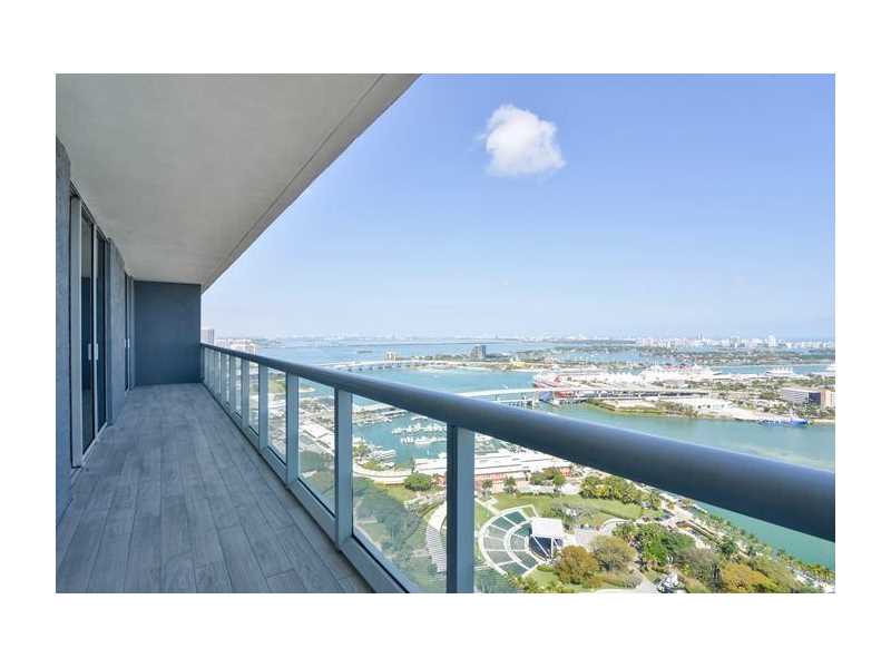 50BISCAYNE BL, Miami, FL 33132