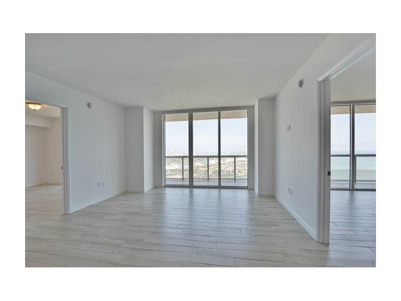 50BISCAYNE BL, Miami, FL 33132
