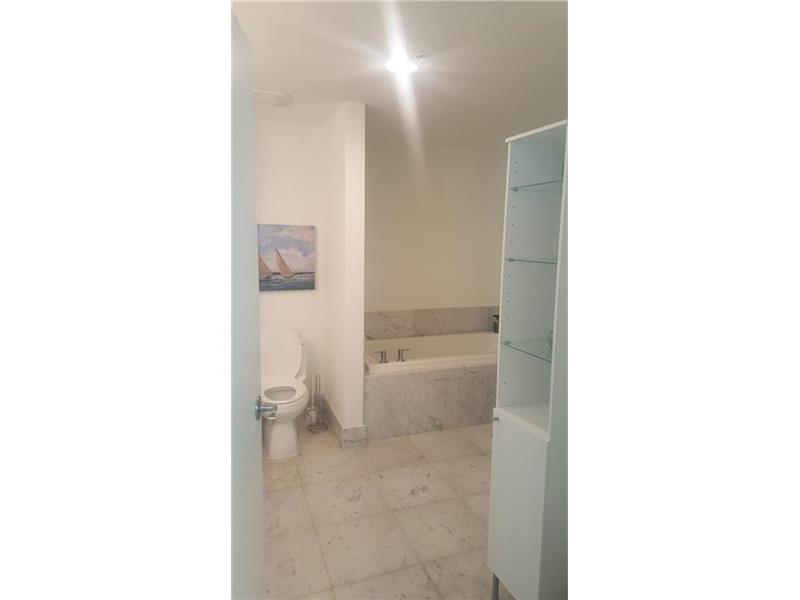 244Biscayne Blvd, Miami, FL 33132
