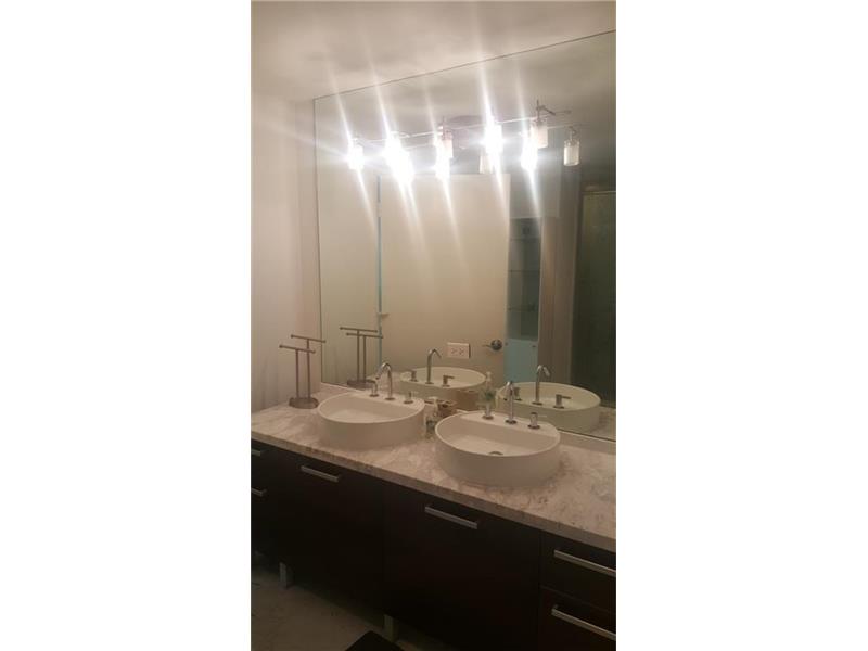 244Biscayne Blvd, Miami, FL 33132