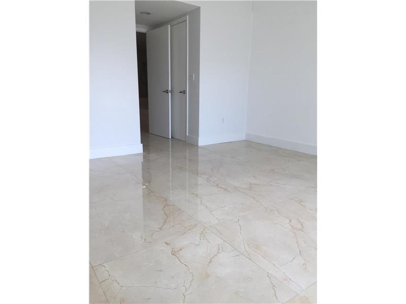 50BISCAYNE BL, Miami, FL 33132