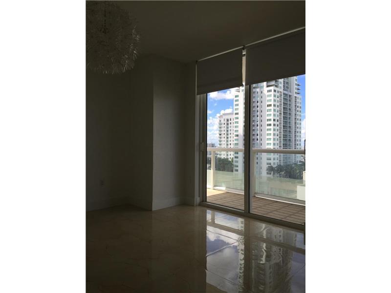 50BISCAYNE BL, Miami, FL 33132