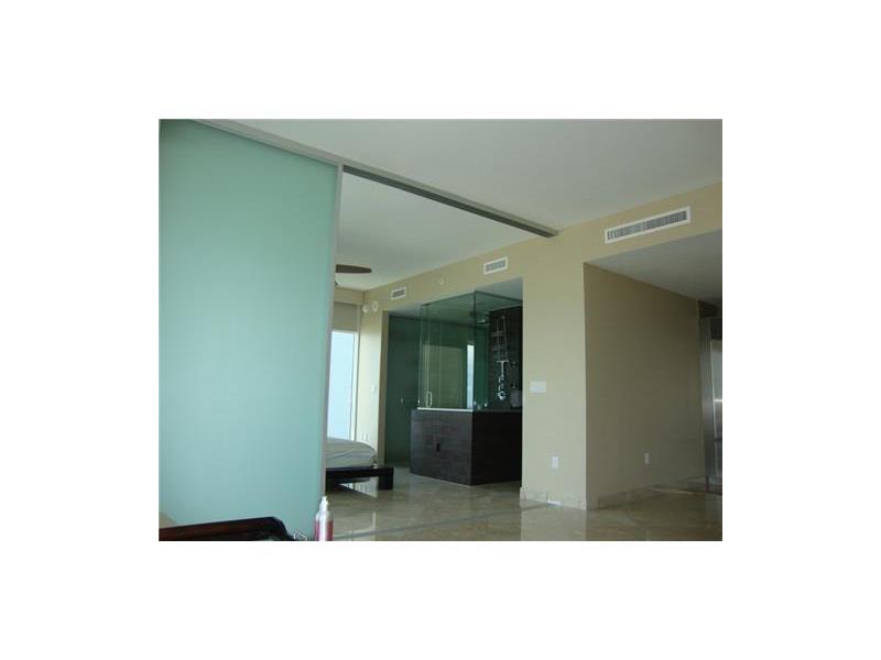 1040Biscayne Blvd, Miami, FL 33132