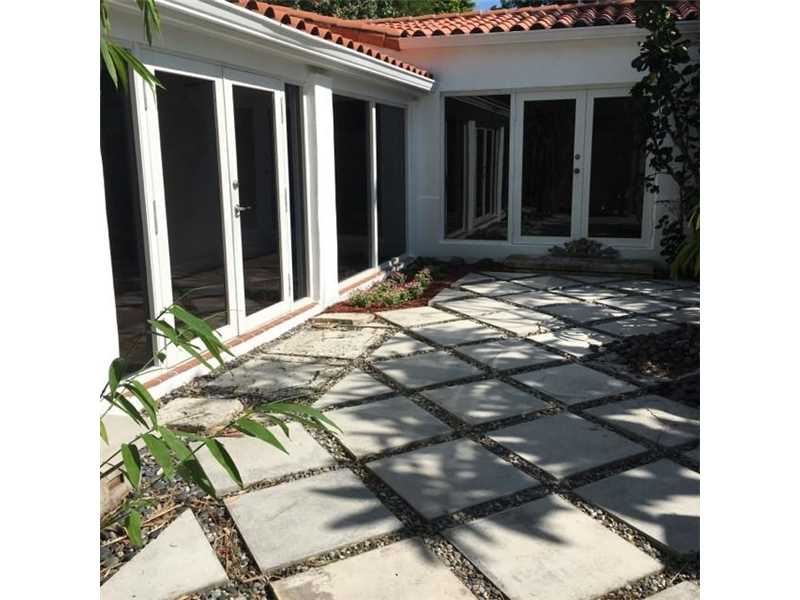 333 Mendoza Ave, Coral Gables, FL 33134