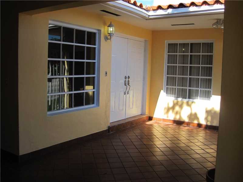3910 South Le Jeune Rd, Coral Gables, FL 33134