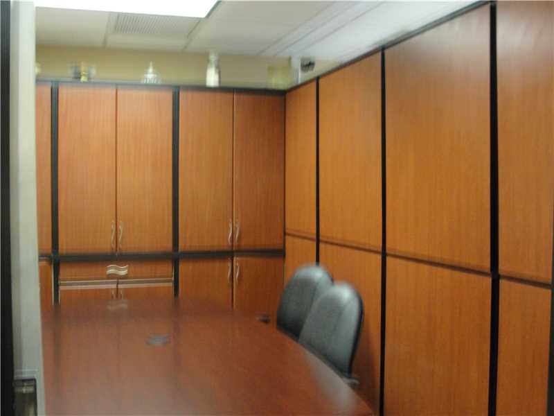 814 Ponce De Leon Blvd 219, Coral Gables, FL 33134