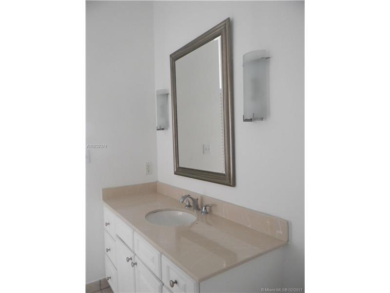 2001BISCAYNE BL, Miami, FL 33137