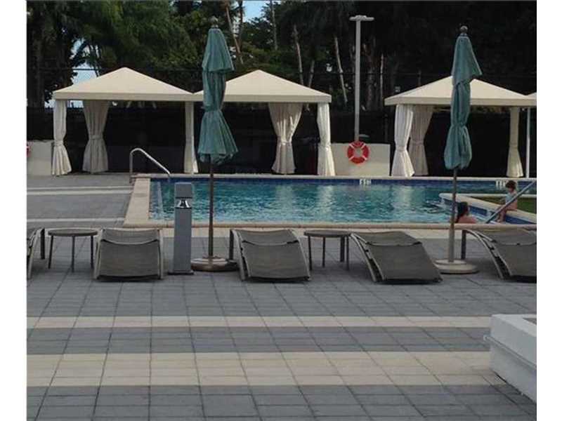 600 Northeast 36 st, Miami, FL 33137