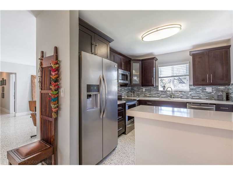945 NE 87 ST, Miami, FL 33138