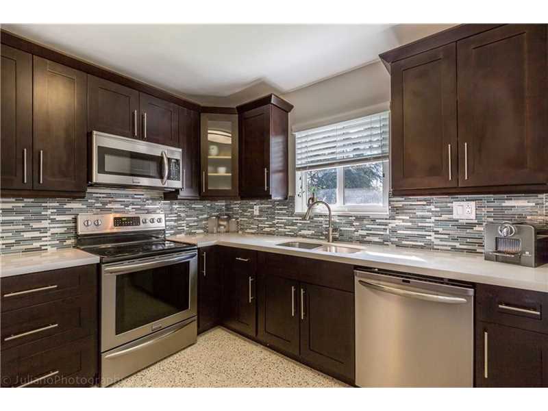 945 NE 87 ST, Miami, FL 33138