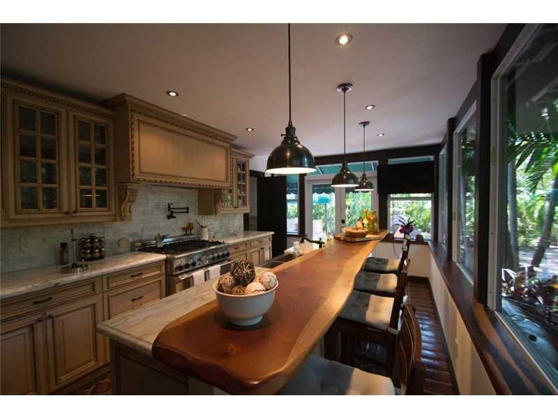 724 Northeast 82nd St, Miami, FL 33138